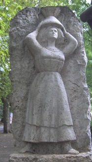 Monumento alla ciociara - Via Roma - Frosinone